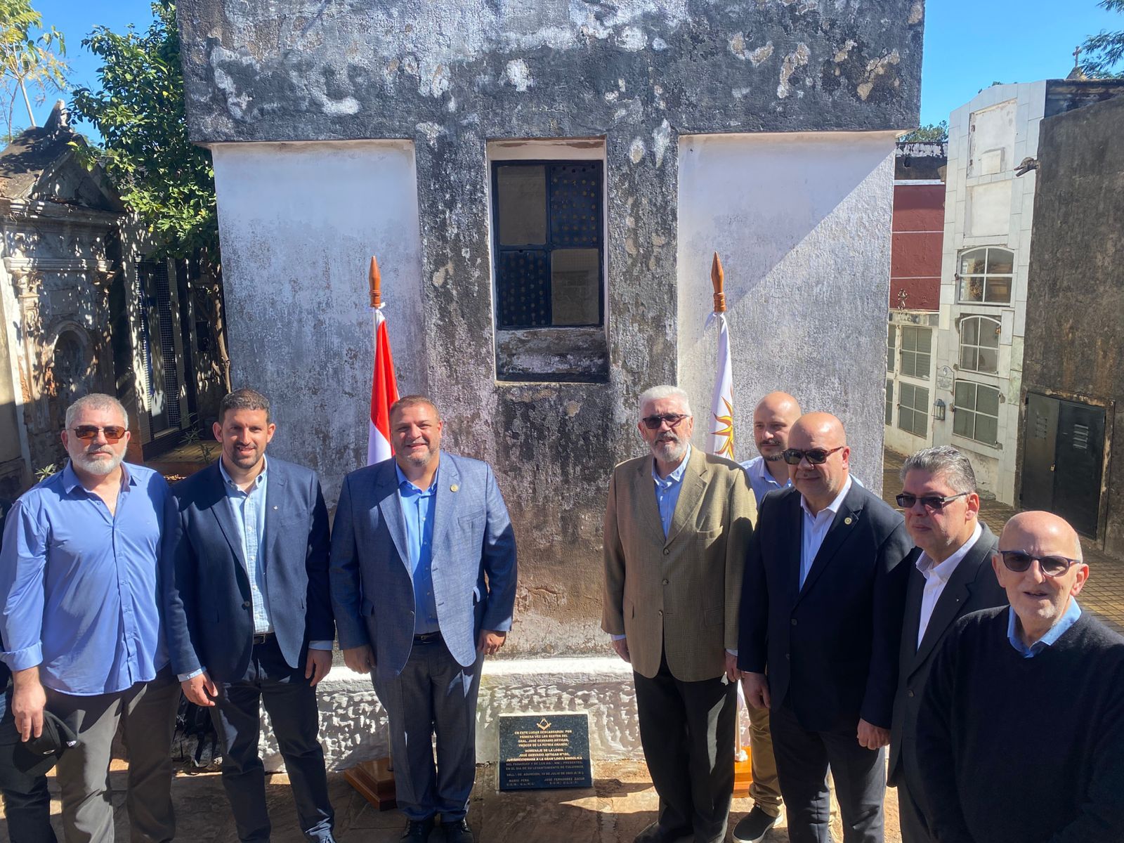 Homenaje en el lugar de descanso del Gral. Artigas